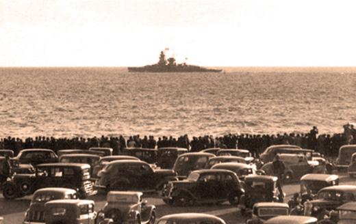 <i>Admiral Graf Spee</i> and Curious Onlookers Outside Montevideo