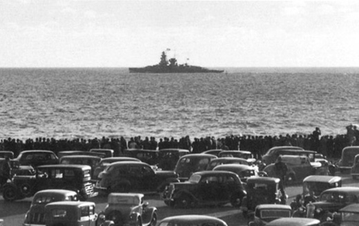 <i>Admiral Graf Spee</i> Leaving Montevideo