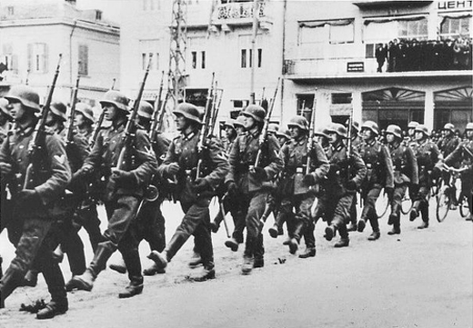 German Soldiers in Paris</h3>