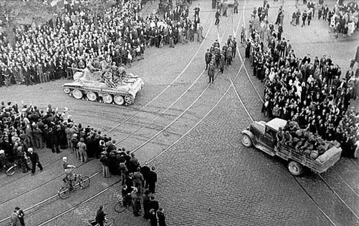 Red Army enters Riga