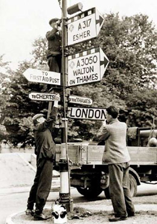 British Remove Signs as Part of Anti-invasion Measures