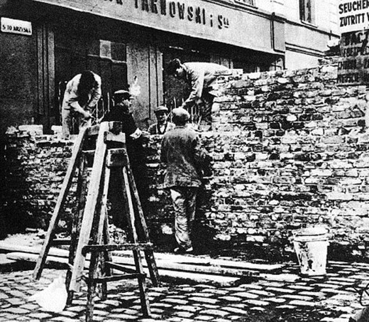 Construction of the ghetto wall