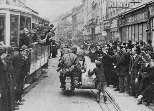 Crowds in Zagreb Cheer the German Troops