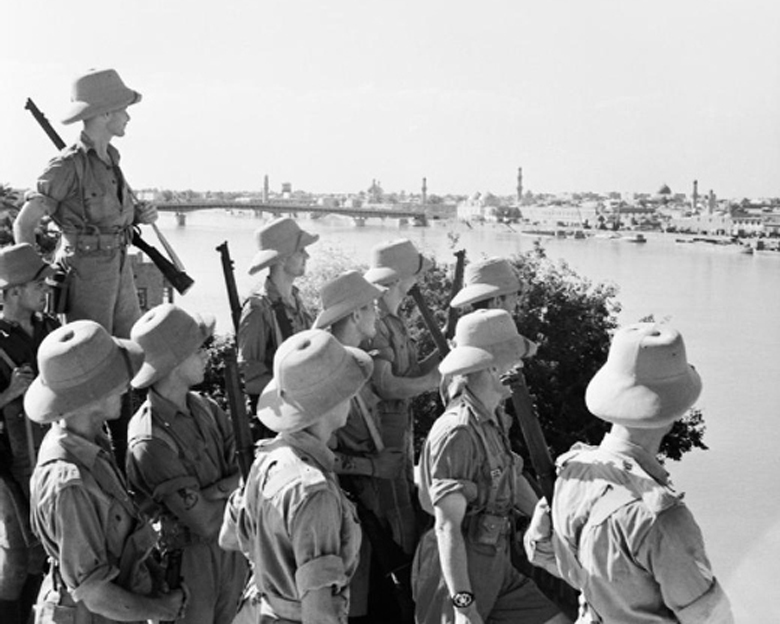 British troops looking at Baghdad