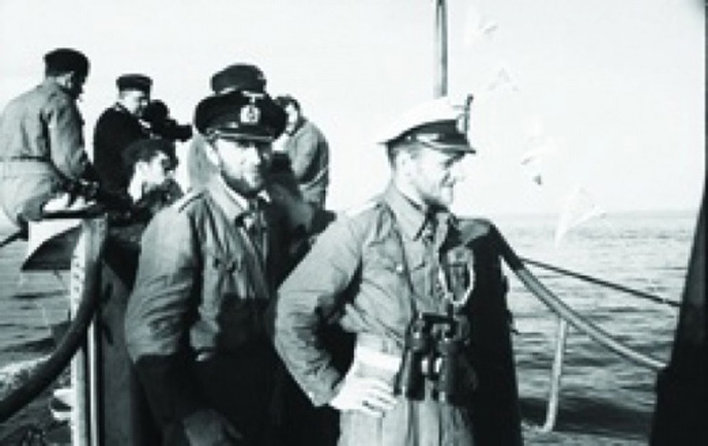 Captain Erich Topp (r) aboard <i>U-552</i>