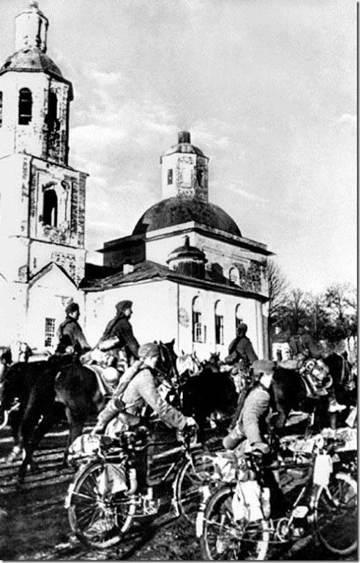 Nazi troops enter Vyasma