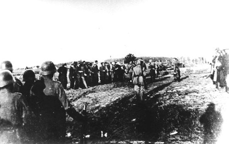 German troops assemble Serbian civilians