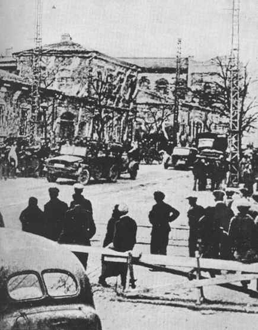 German Units Pass Through Simferopol