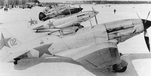 A line of MiG-3s