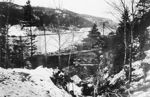 The German Battleship <i>Tirpitz</i>