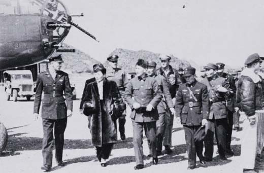 Chiang inspects American air troops