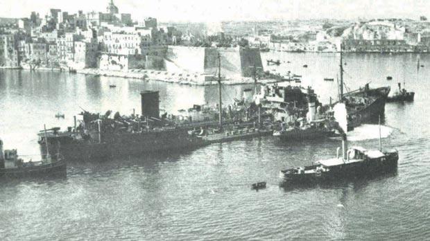 Tanker <i>Ohio</i> Sails into Grand Harbor