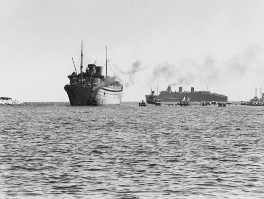 <i>Nieuw Amsterdam</i> Entering Fremantle Harbor