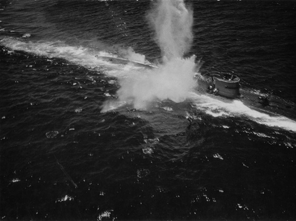 <i>U-118</i> Under Air Attack