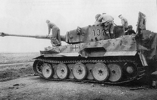 Soviets Inspect an Abandoned 'Tiger'