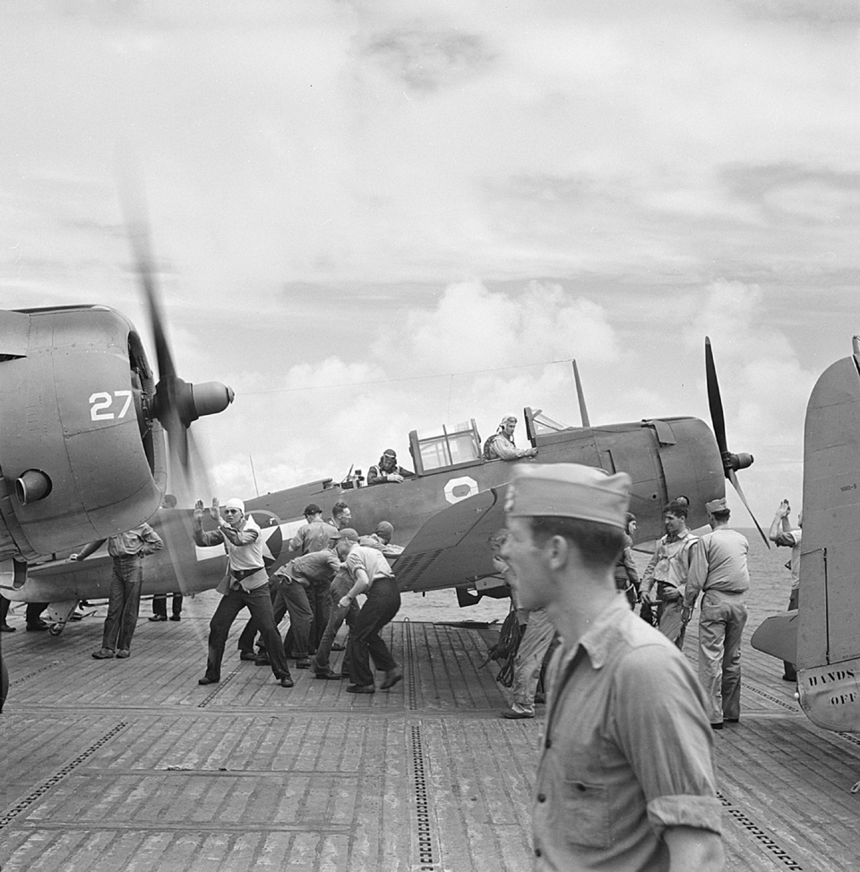 Flight Deck Crews on the <i>Saratoga</i>