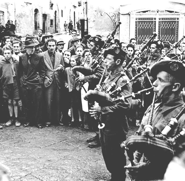 Pipers of the 48th Highlanders