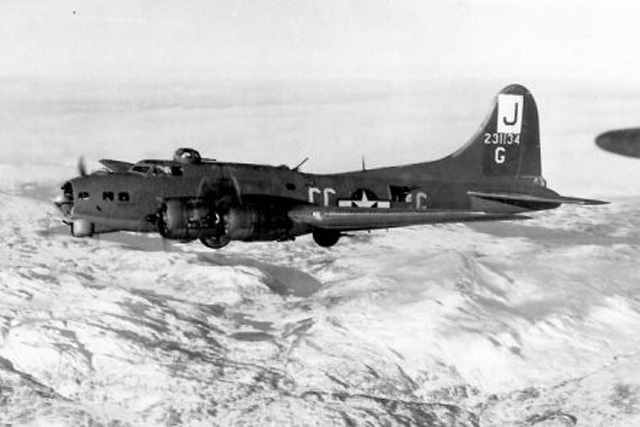 B17G En Route to Bomb