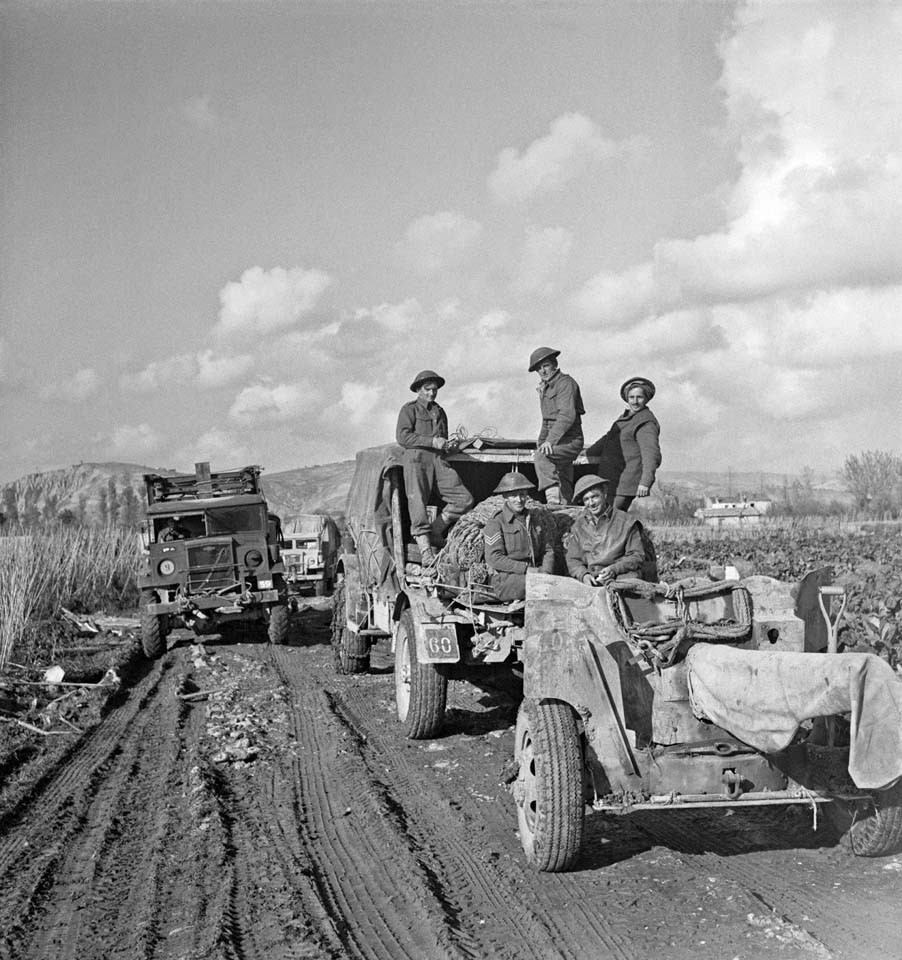 New Zealand Gun Crew on the Move