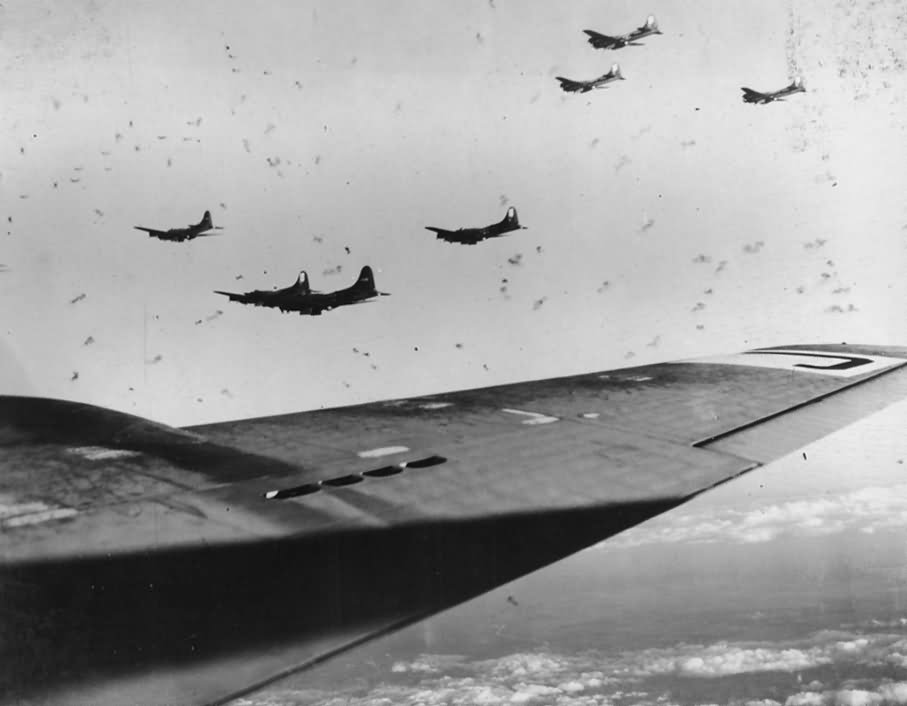 B-17 Flying Fortress of the 390th Bomb Group