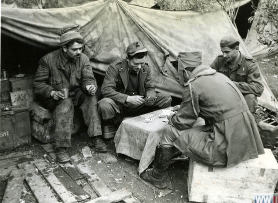 Italian soldiers play a card game