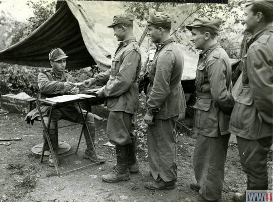 Soldiers of an Italian motorized regiment