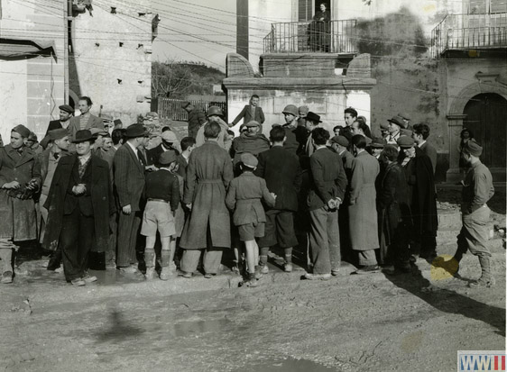 US officer recruiting volunteers