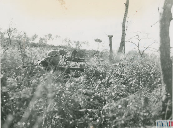 British Soldiers with Machine Guns