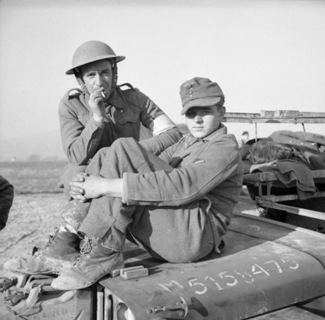 British soldier with a German prisoner