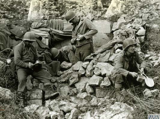 US soldiers rest during a lull