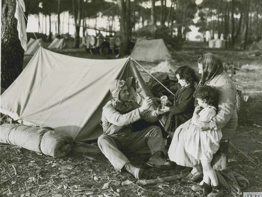 US soldier feeds Italian children