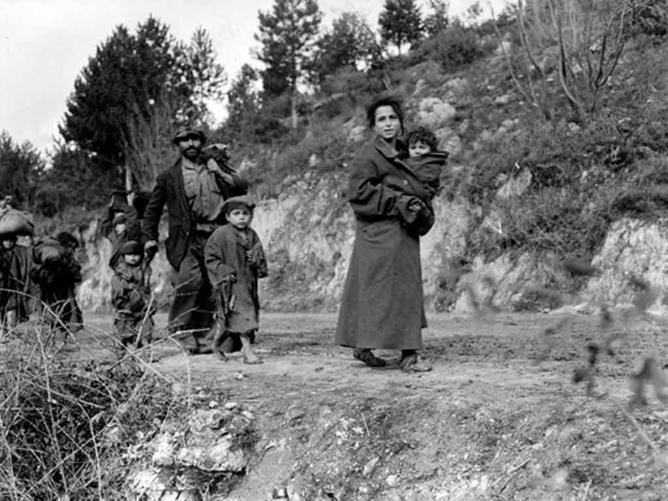 Italian refugees near Acquafondata