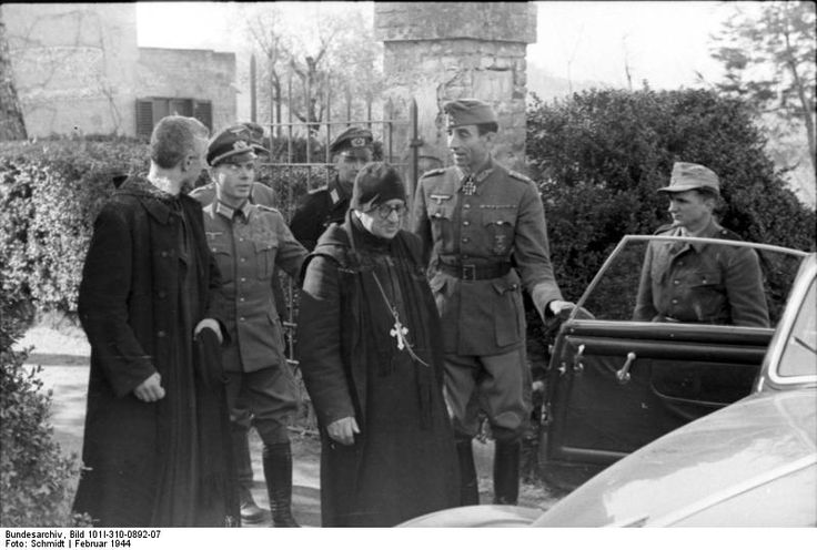 Gen Frido von Senger und Etterling and the Abbot Diamare