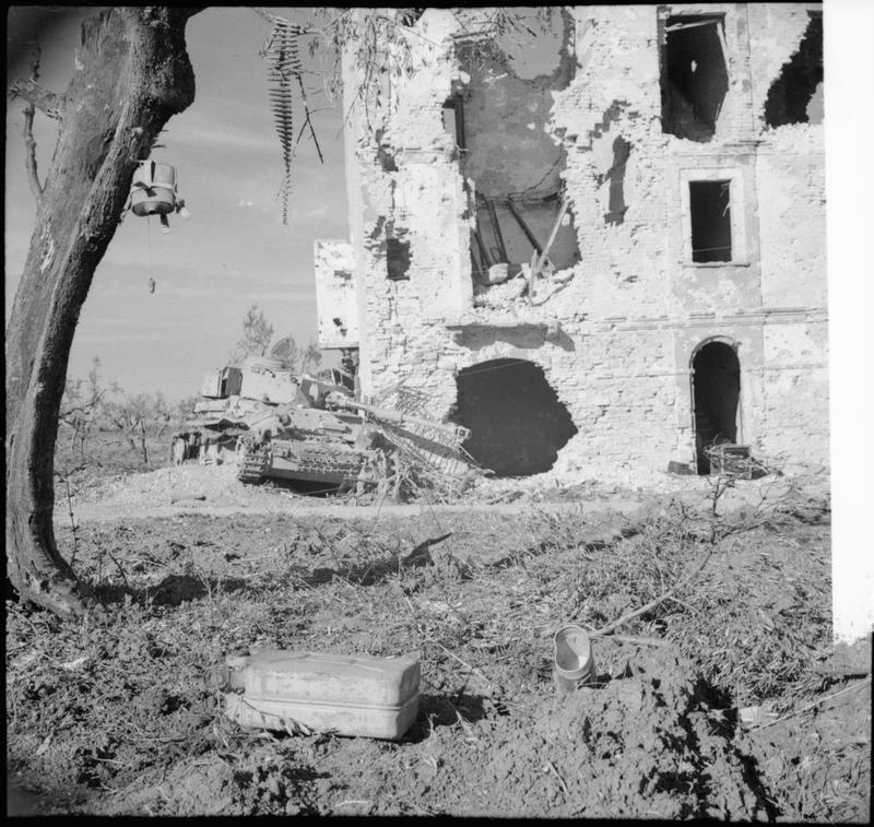 Knocked-out German <i>PzKpfw IV</i> tank