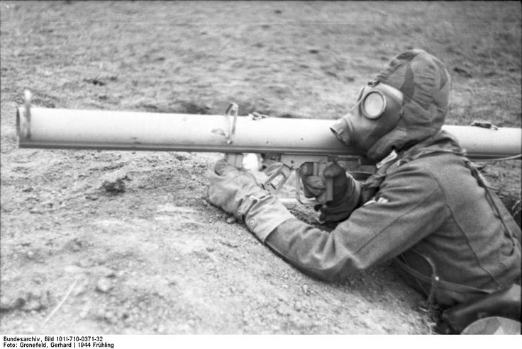 German soldier with a <i>Panzer-Bchse</i>