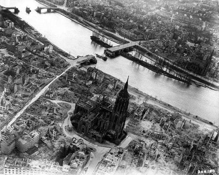 Frankfurt is bombed with heavy civilian losses