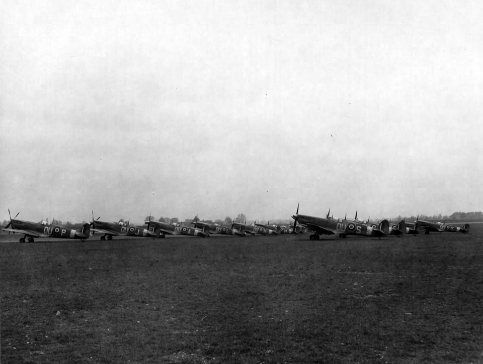 Spitfire Mk IX of No 485 Squadron