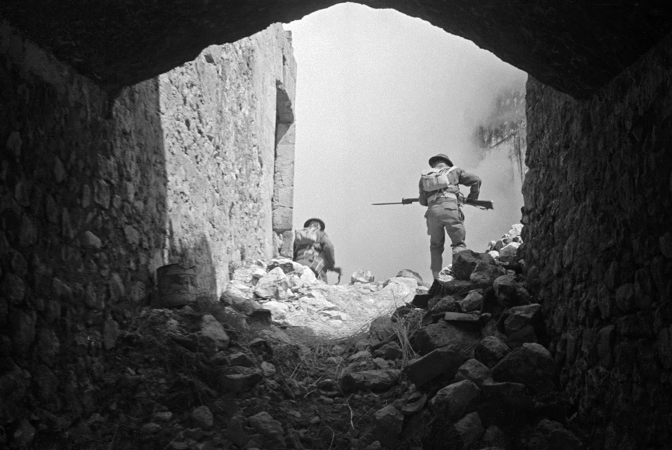 oldiers moving through ruins