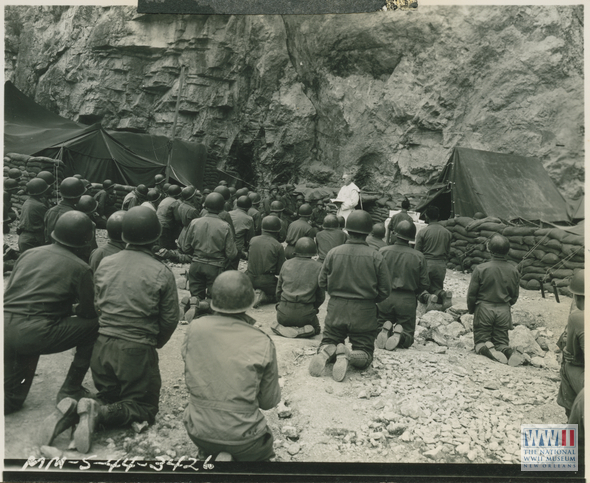 US soldiers celebrate Easter