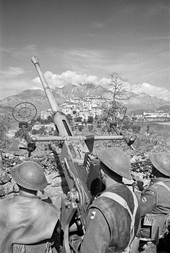 An Allied anti aircraft crew