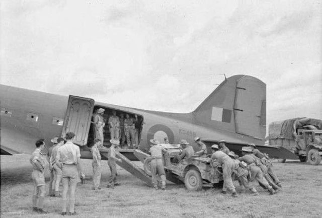 Indian troops loading a jeep