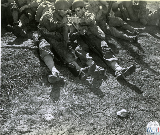 US soldiers ready to engage snipers