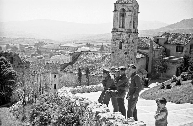 New Zealanders Look over the Scenery