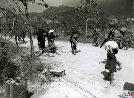 Italian refugees and American troops