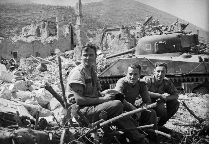 Members of the 4 NZ Armored Brigade