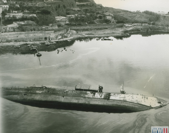 Sunken boat in Gaeta