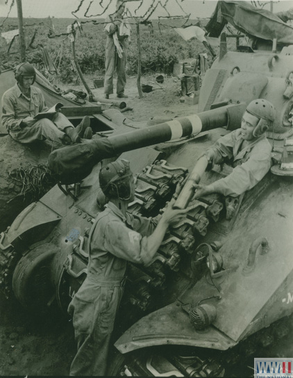 US tank unit mobilizes at Anzio