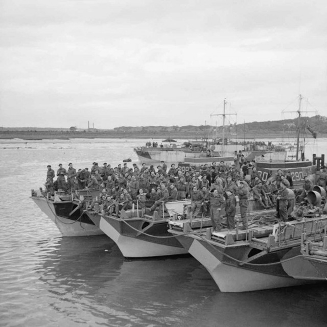 Commandos Aboard an LCI