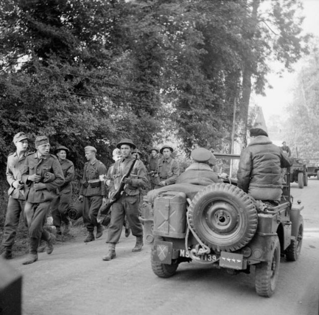 Montgomery Passes German POWs