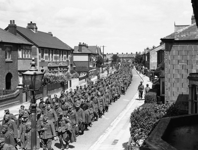 German POWs Arrive in England